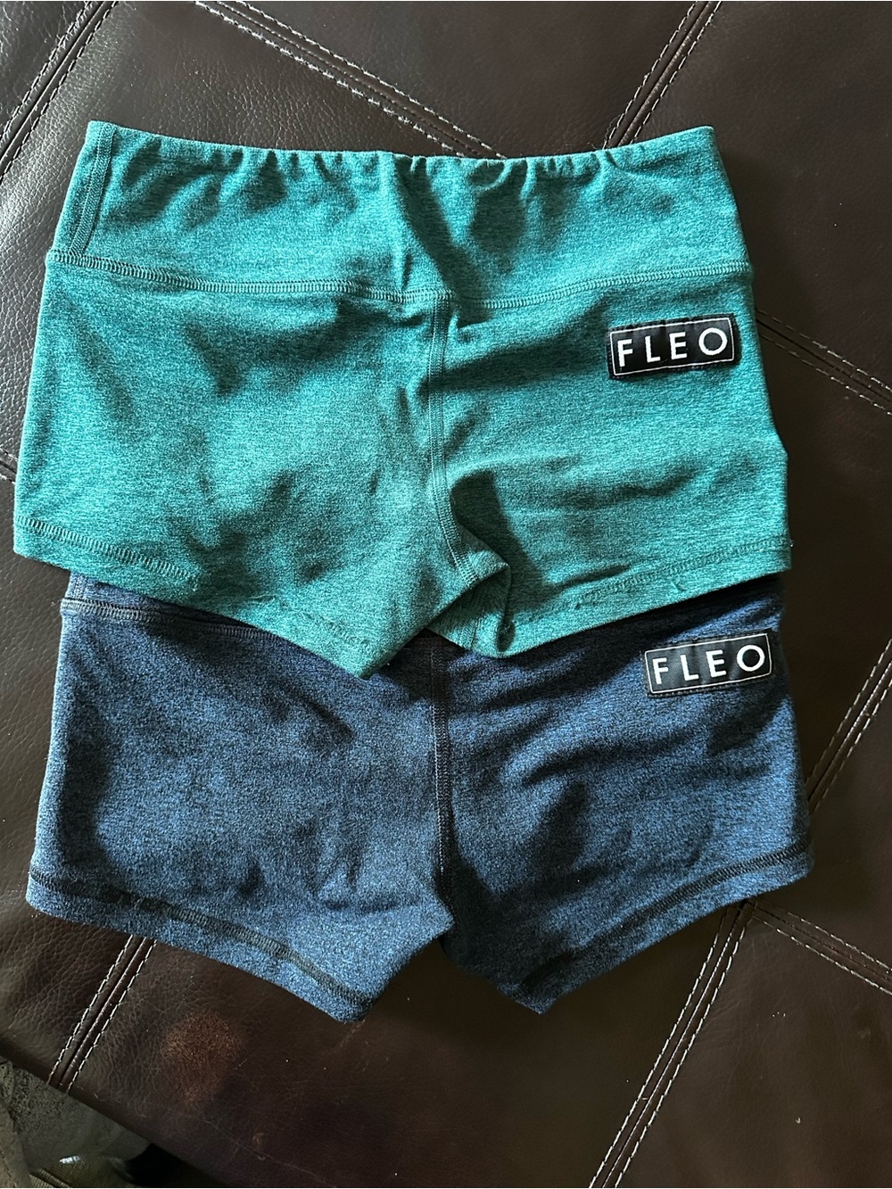 Fleo Women's mid rise original shorts - XS